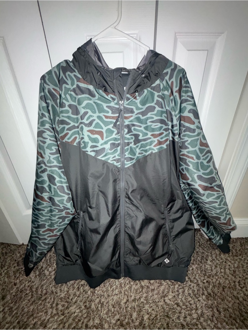 BURLEBO Men's Performance Jacket in Gray and Green Camo